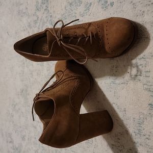NWOT Isola Suede Brown Booties with Heel